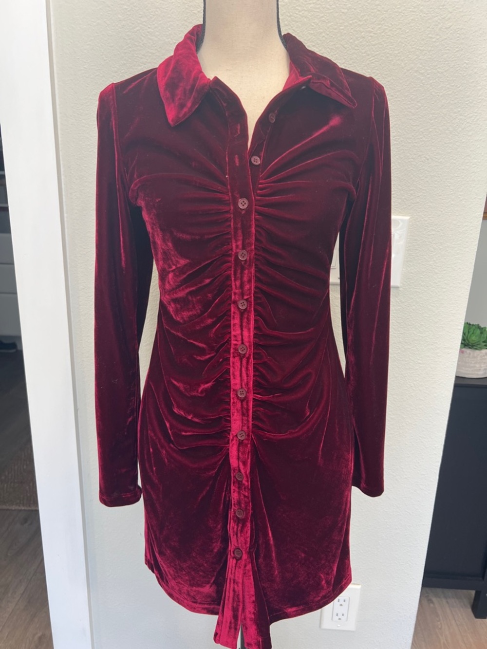 NWT House of Harlow 1960 Burgundy Velvet Ruched Button-Front Dress